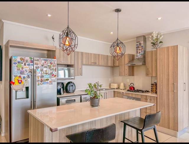 3 BEDROOM TOWNHOUSE FOR SALE IN BRYANSTON